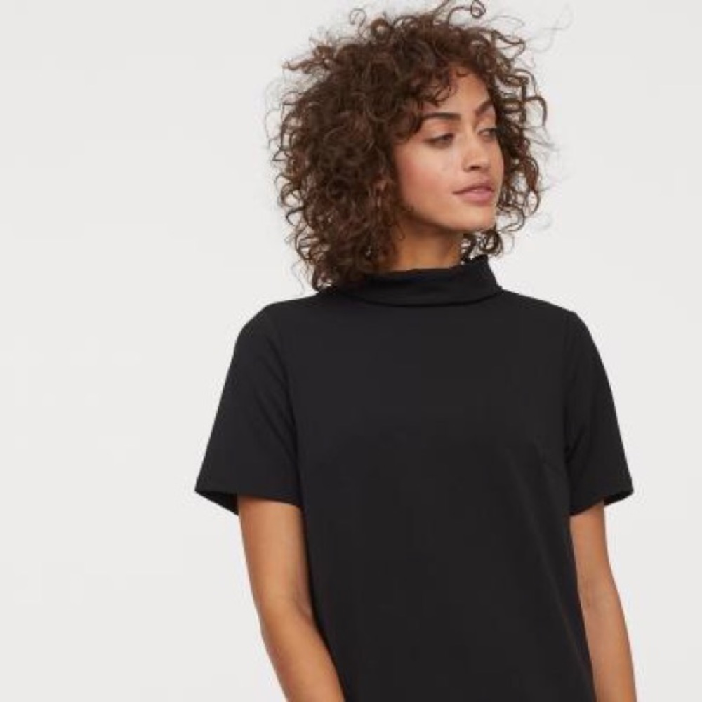 H&M Black Reversed Collar Top